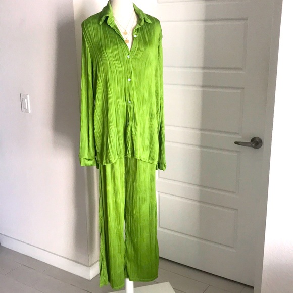 Flowy striped set in vibrant green (NWOT) - Picture 1 of 6